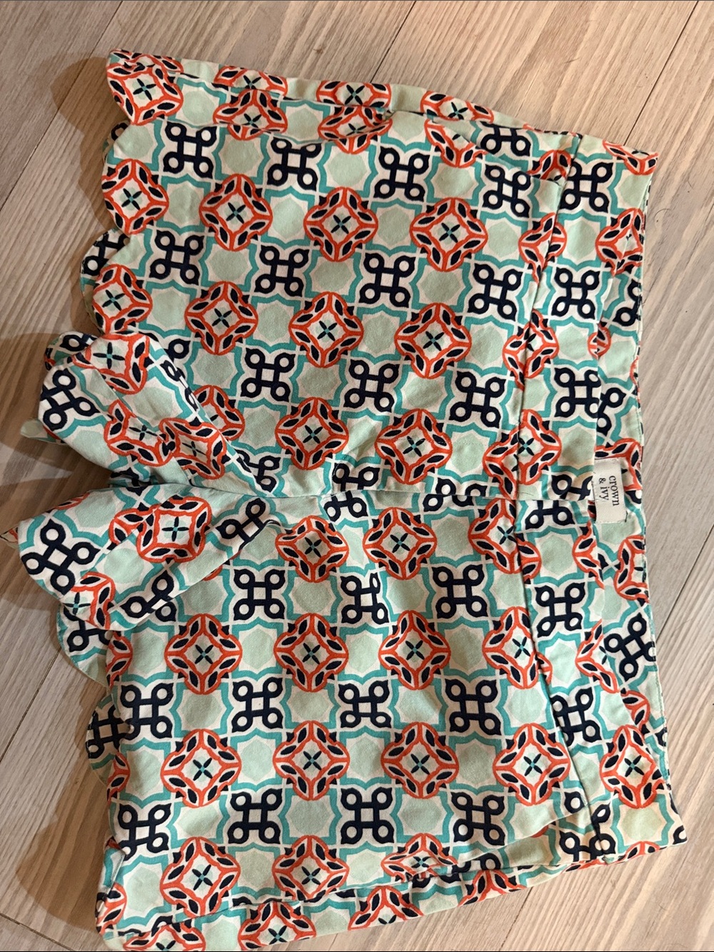 crown & ivy Mint Green Geometric Scallop-Edge Shorts